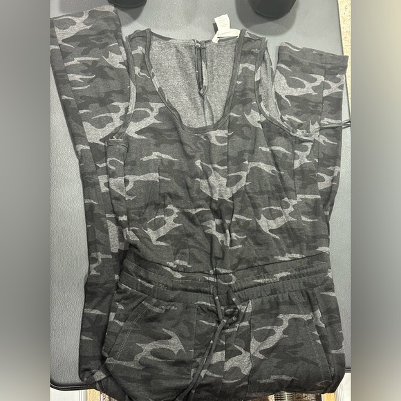 C and C California camo full length jumpsuit - Picture 5 of 6